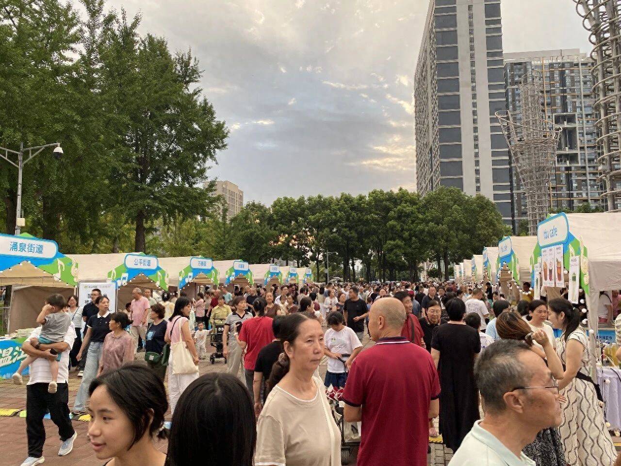 逛展會、聽音樂、品美食，來“江安河之夜” 享受溫江夏夜