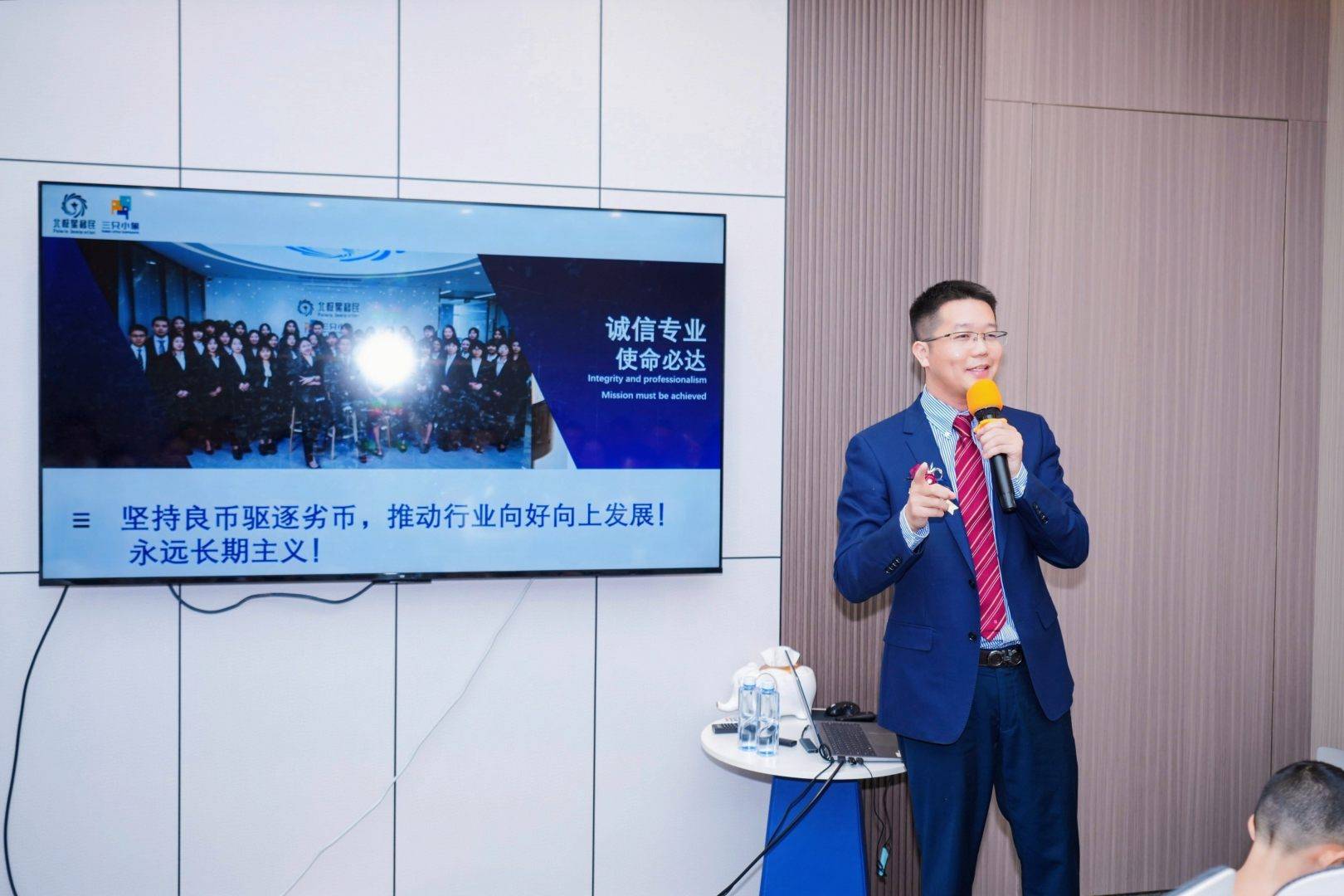 辦理香港投資移民靠譜移民公司，交給誰辦才真正靠譜