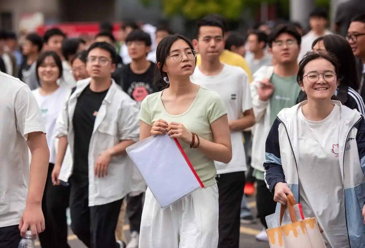 原創問了十位大學生 終於算出家長該給多少生活費