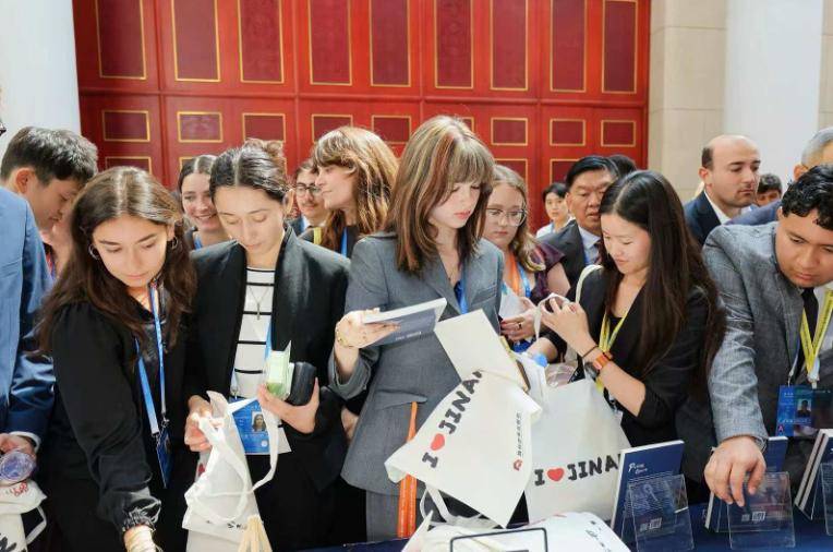 “亞太民間社會會議”主題圖書展在山東濟南舉辦