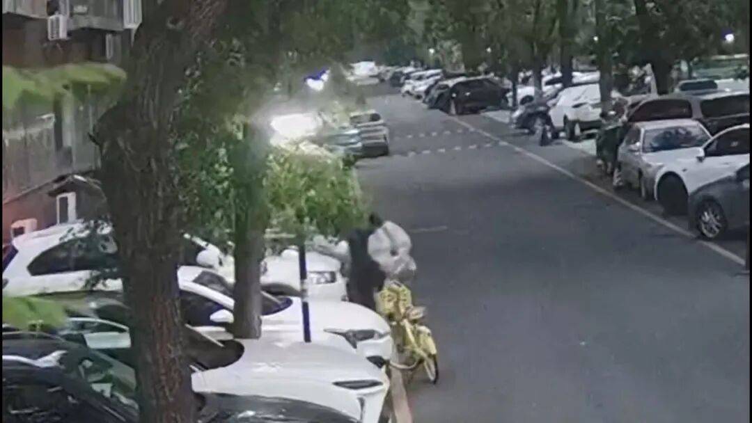 凌晨搬家，床單裹著神秘物體......北京警方跨省追竊賊