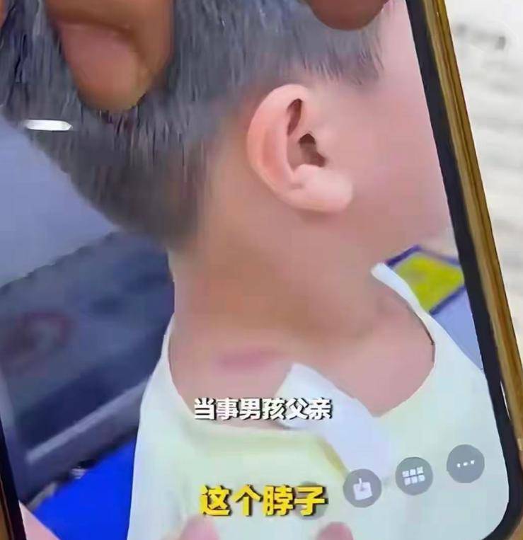 原創想當網紅的被摸臀女生，前途徹底葬送，被扒出想海外留學，遭舉報