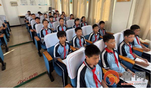 珍愛生命 與法同行——膠州市李哥莊鎮知聯會走進膠州市李哥莊中學開展普法進校園活動