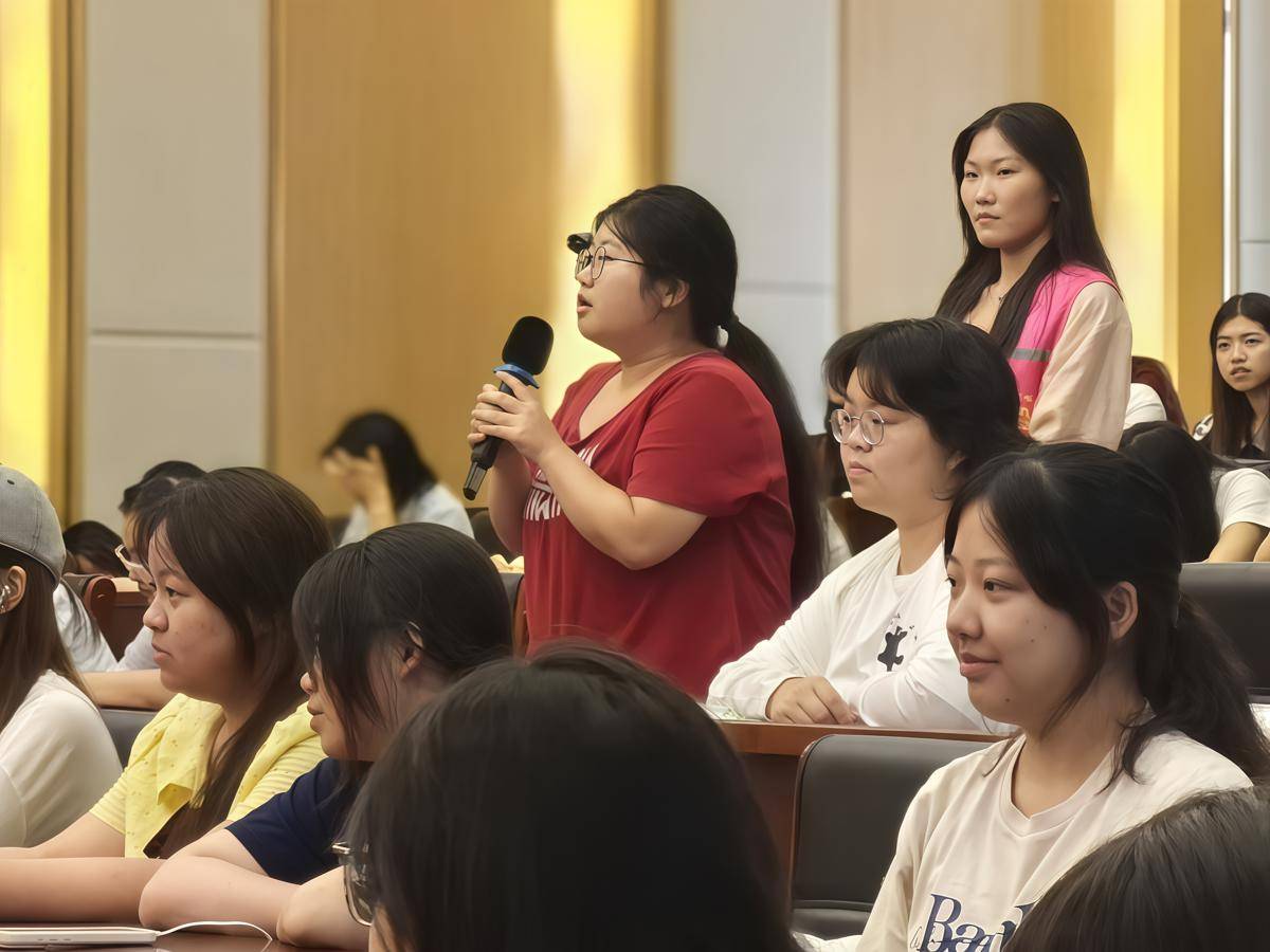 荊楚“巾幗普法基層行”走進黃石高校，沉浸式普法護航女大學生健康成長