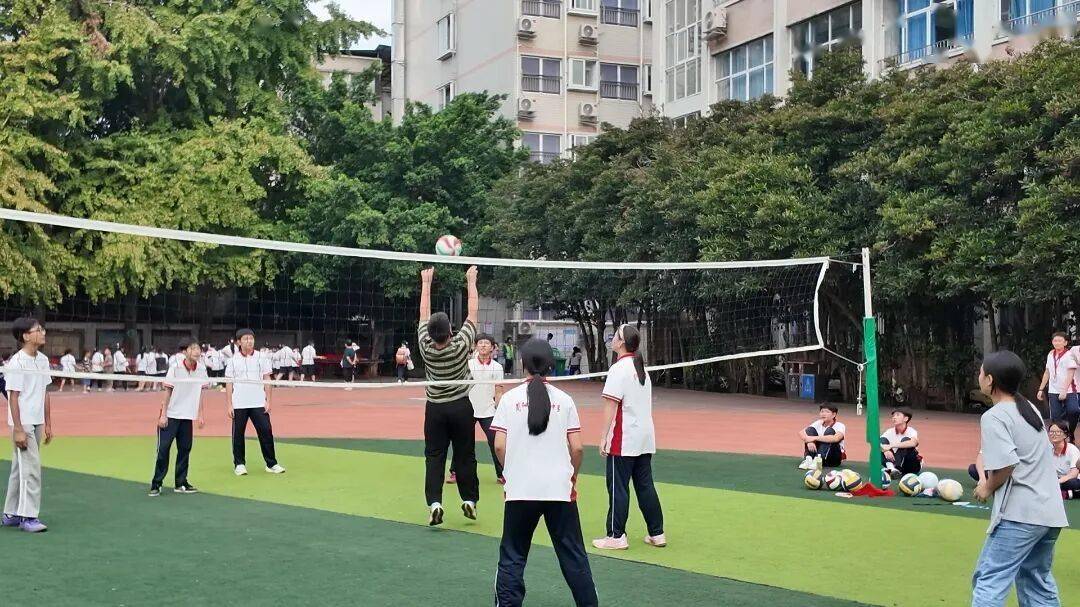 簡陽市實驗中學：“泳”往直前強體魄 五育並舉育新人