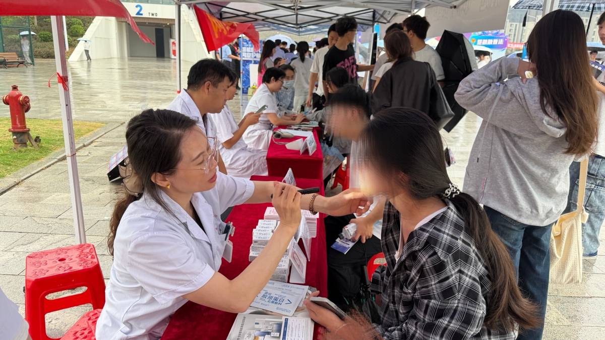 荊楚“巾幗普法基層行”走進黃石高校，沉浸式普法護航女大學生健康成長